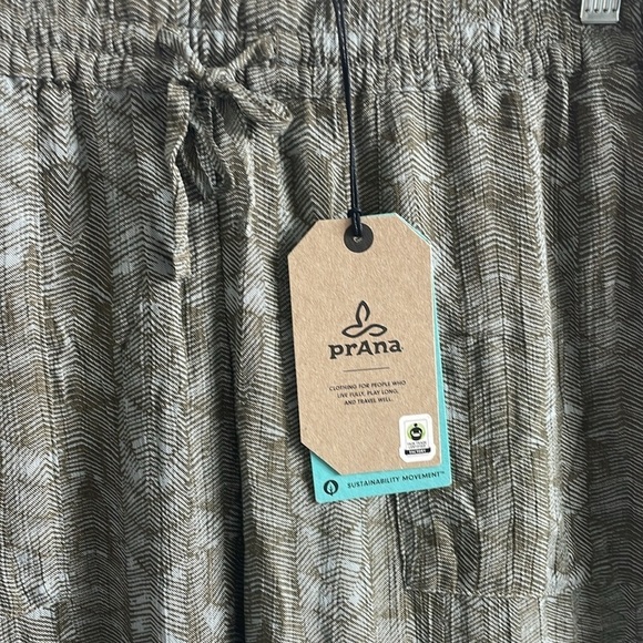 NWT PrAna Women’s Hele Mai Pant Cargo Green Akoa Casual Pants - Size Medium - Picture 4 of 11